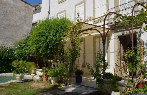 Verzeille Cama Y Desayuno | Le Patio Des Senteurs