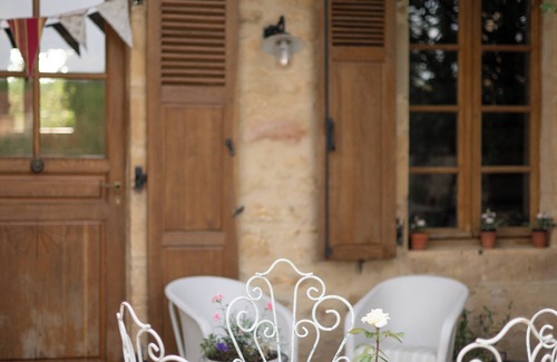 Saint-Crepin-et-Carlucet Casa | Le Petit Gite au Manoir de Carlucet. Friendly pub/restaurant a short walk.