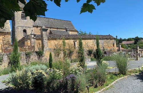 Saint-Crepin-et-Carlucet Casa | Le Petit Gite au Manoir de Carlucet. Friendly pub/restaurant a short walk.