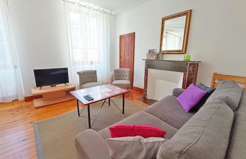 Bagneres-de-Luchon Apartamento | Le petit cerf, T3, wifi, cave