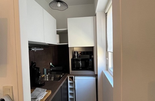 Old Town Apartamento | "Le petit Foch" Studio Chic Parking INCLUSIVE, Place de l'Hôtel de ville.