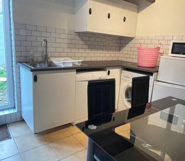 Saint-Michel-de-Montjoie Casa | Le Petit Fleur - the little flower, cosy cottage