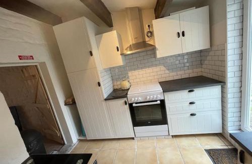Saint-Michel-de-Montjoie Casa | Le Petit Fleur - the little flower, cosy cottage