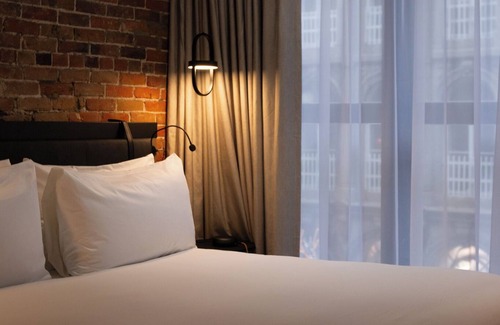 Old Montreal Hotel | Le Petit Hôtel Vieux-Montréal | Notre-Dame