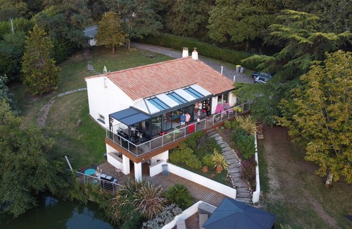 Boissy-Saint-Leger Villa | LE PETIT LAC house on 3 ha, swimming pool, jacuzzi, 2 ponds.12 people.