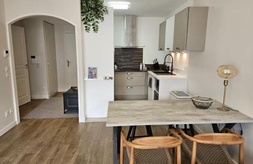 Aix-les-Bains Apartamento | Le Petit Port - Appartement 4 étoiles - standing, vue lac, calme, piscine