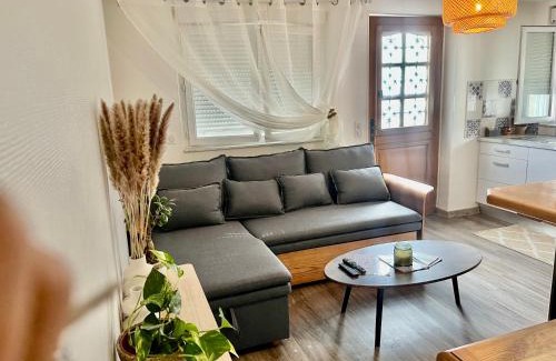Bourg-en-Bresse Apartamento | le petit prince , jolie maisonnette terrasse Netflix parking privé jeux de société