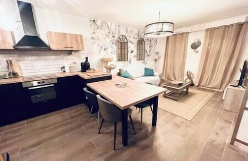 Le Plessis-Robinson Apartamento | Le Plessis-Capitale: Apartment and private garden