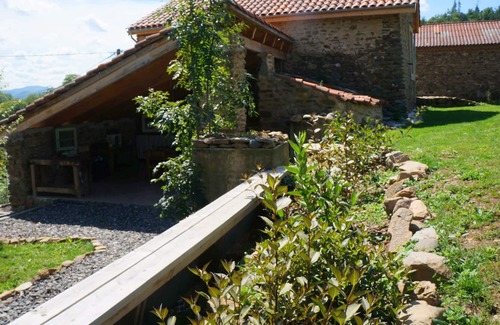 Blesle Cabaña | Le Poulailler es una lujosa y cómoda casa de vacaciones soleada.