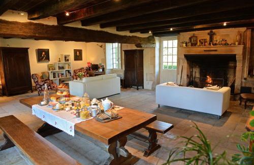 Azay-le-Brule Casa | Le prieuré Saint Barthélémy