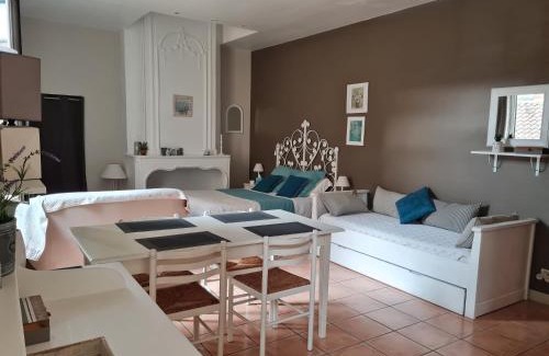 Villeneuve-les-Beziers Apartamento | LE PRIEURE - STUDIOS jusqu'à 4 personnes