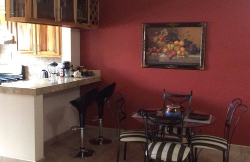 Molynes Gardens Apartamento | Le Quad's One Bedroom ~ Private, Spacious, Secured & Elegant