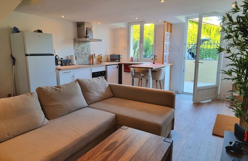 Menesplet Casa | Le Quatorze