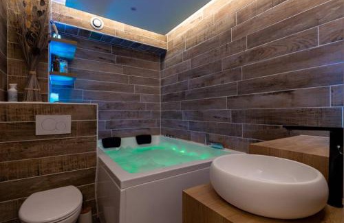 Voiron Apartamento | LE QUINTESSENCE: Balnéo & Luminothérapie + parking