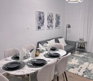 Kable Apartamento | Le Rapp 6, Appartement de Standing 3 chambres, 7 personnes &1 bébé, Cosy et familial ultra équipé Emplacement Idéal proche Gare Centre ville Marchés de Noël Quartier Tribunal Contades