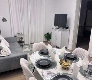 Kable Apartamento | Le Rapp 6, Appartement de Standing 3 chambres, 7 personnes &1 bébé, Cosy et familial ultra équipé Emplacement Idéal proche Gare Centre ville Marchés de Noël Quartier Tribunal Contades