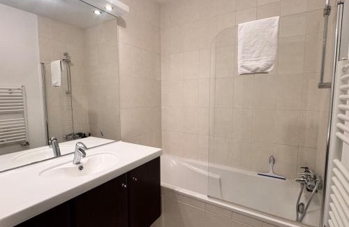 Moulin du Comte Apartamento | Le Reflet, 2 bedrooms, balcony view of Vilaine