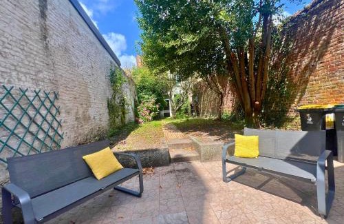 Saint-Omer Apartamento | Le Repaire des 12- Hypercentre, jardin, idéale groupes, 5 chambres 5 salles de bain