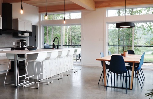 Wakefield Cabaña | Le Riverain. Riverfront Modern Cottage.