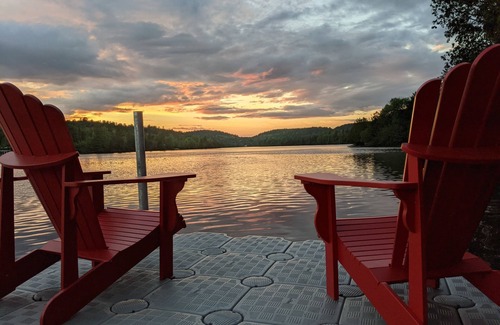 Wakefield Cabaña | Le Riverain. Riverfront Modern Cottage.
