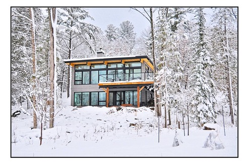 Wakefield Cabaña | Le Riverain. Riverfront Modern Cottage.