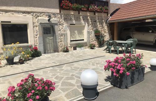 Le Glaizil Cama Y Desayuno | Le Rocher des Ducs, Appartement & Chambres, abris voitures et motos