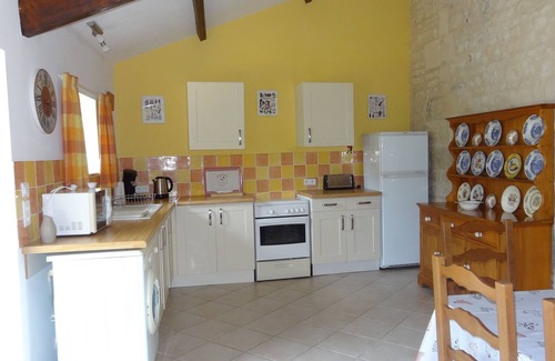 Sauze-Vaussais Cabaña | Le Roitelet - casa rural con piscina