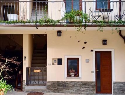 Lesa Apartamento | LE RONDINI - Courtyard apartment with balcony & terrace