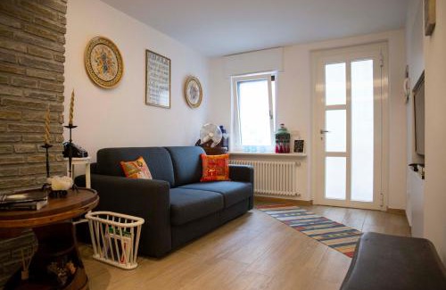 Lesa Apartamento | LE RONDINI - Courtyard apartment with balcony & terrace