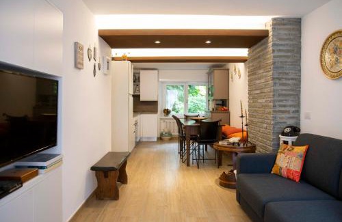 Lesa Apartamento | LE RONDINI - Courtyard apartment with balcony & terrace