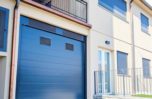 Naggio Apartamento | Le Rondini D Apartment: lake view, terrace, Wi-Fi, AC and garage!