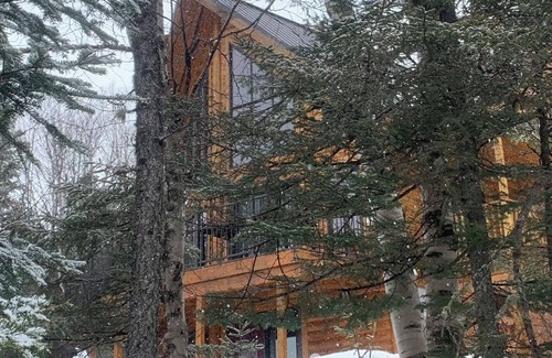 Saint-Joseph-de-la-Rive Chalet De Esquí | Le Rustique: Family relaxation on the mountain overlooking the river (Charlevoix)
