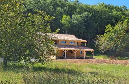 Saint-Leon-sur-Vezere Apartamento | Le Séchoir des acacias, Gîte les Chênes Verts