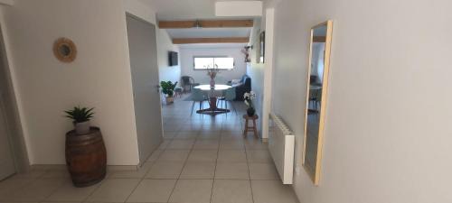 Saint-Leon-sur-Vezere Apartamento | Le Séchoir des acacias, Gîte les Chênes Verts