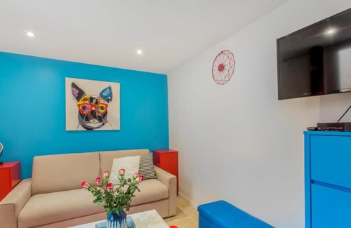 Hyeres City Centre Apartamento | Le Saint Louis Blue Bulldog