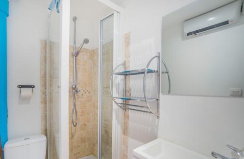 Hyeres City Centre Apartamento | Le Saint Louis Blue Bulldog