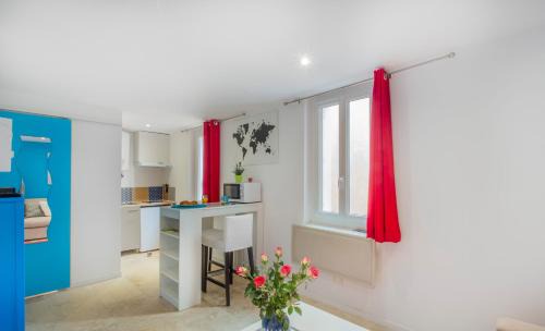 Hyeres City Centre Apartamento | Le Saint Louis Blue Bulldog