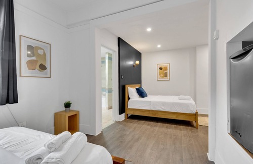 Quartier des Spectacles Hotel | Le Sand & Stone Hôtel
