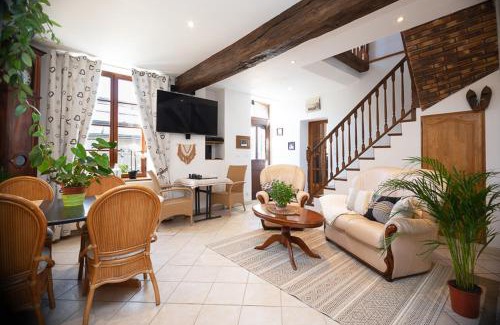 Sergines Casa | Le Sarcinoé