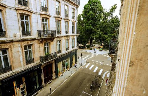Besancon Old Town Apartamento | Le St Amour Élégant 2 chambres *Wifi/Super Centre*