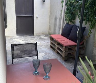 Cadereau Apartamento | Le studio D'auguste- Cœur de Nîmes-chaleureux-emplacement idéal