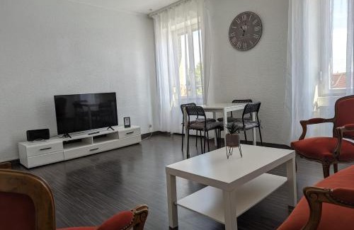 Mulhouse Apartamento | Le Thannois - appartement 2 chambres, salon, cuisine équipée, parking et wifi gratuit