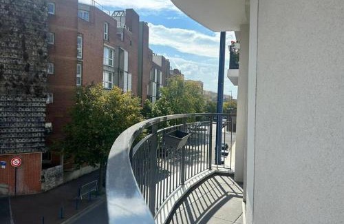 Drancy Centre Apartamento | Le Timbaud, T4 cosy, balcon, parking, aux portes de Paris