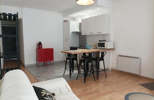 Pezenas Apartamento | "Le Transversal 2" -Balcon-Garage privé optionnel -Centre historique -Plages à 21km !