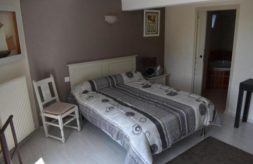 Lassy Cama Y Desayuno | LE VAL