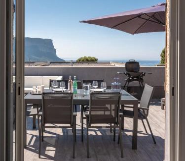 Cassis Apartamento | Le Vallat vue mer cassis terrasse privative spa jacuzzi barbecue calanques