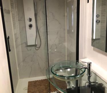 Aurillac Apartamento | Le Victor HUGO 1G et sa pizza offerte