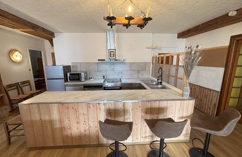 Abries Apartamento | Le Villard; "Adrech" apartment in the heart of the Queyras (170m² in Abriès)