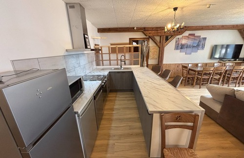 Abries Apartamento | Le Villard; "Adrech" apartment in the heart of the Queyras (170m² in Abriès)