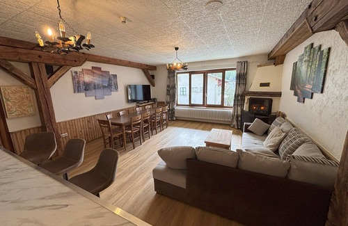 Abries Apartamento | Le Villard; "Adrech" apartment in the heart of the Queyras (170m² in Abriès)